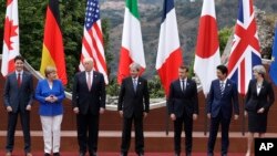 Pertemuan para pemimpin negara-negara G7 di Italia, 26 Mei 2017 (Foto: dok). Dari kiri: PM Kanada Justin Trudeau, Kanselir Jerman Angela Merkel, Presiden AS Donald Trump, PM Italia Paolo Gentiloni, Presiden Perancis Emmanuel Macron, PM Jeang Shinzo Abe, dan PM Inggris Theresa May.