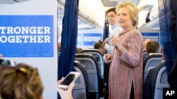 克林顿肺炎康复后重返竞选活动