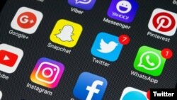 په وروستيو کې د پاکستان په سوشل ميډيا خصوصا په ټوېټر باندې ټرېنډز يو نظر ښايي چې په مذهب ، فرقه ايز غونډو، هند او کشمير سره تړون لرونکي ټرېنډز په ټاپ باندې وو یعنې خلکو پرې د ټولو نه زيات د خپلې رايې اظهار کړی