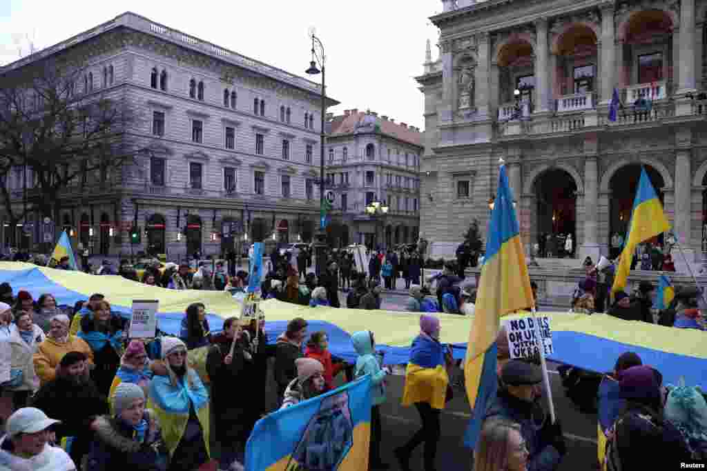 Будапешт, Венгрия Марш солидарности с Украиной на проспекте Андраши в центре венгерской столицы, 23 февраля 2025 года&nbsp;