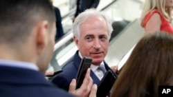 即将离任的参议院外交关系委员会主席鲍伯·科克尔