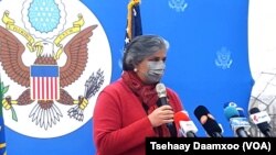 Itiyoophiyaatti Ambaasaddara Ameerikaa , Giitaa Paasii  