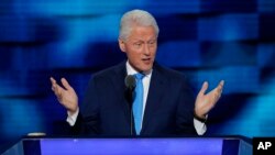 26일 미국 민주당 전당대회에서 빌 클린턴 전 대통령이 부인 힐러리 클린턴 대선후보를 위한 지지 연설을 하고 있다.