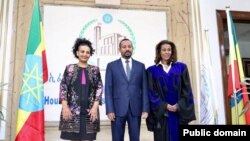 ወይዘሪት ብርቱካን ሚደቅሳ፣ ጠ/ሚኒስትር አብይ አሕመድ፣ ወ/ሮ መአዛ አሸናፊ 