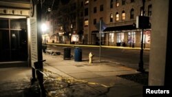 ទិដ្ឋភាព​នៃ​ទីប្រជុំជន​ក្នុង​ទីក្រុង Waukesha បន្ទាប់​ពី​រថយន្ត​មួយ​គ្រឿង ​​បាន​បើក​បុកការដើរ​​ក្បួន​​​បុណ្យ Christmas នៅក្នុង​ Waukesha រដ្ឋ Wisconsin សហរដ្ឋ​អាមេរិក ថ្ងៃ​ទី២១ ខែ​វិច្ឆិកា ឆ្នាំ២០២១។