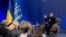 Tổng thống Ukraine Volodymyr Zelenskyy trong cuộc họp báo hôm 23/2.
