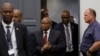 Rais wa zamani Jacob Zuma (kati) akifika kuhojiwa mbele ya tume ya taifa inayochunguza tuhuma mbalimbali za ufisadi ndani ya serika na makampuni ya serikali, Johannesburg, Afrika Kusini, Julai 17, 2019.