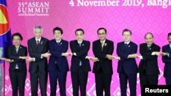Viongozi wa Jumuiya ya maendeleo ya kiuchumi ya Asia Kusini, ASEAN, wakutana Thailand, Novemba 4, 2019. REUTERS/Athit Perawongmetha - RC14824166D0