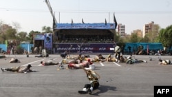 Hoton ranar 22 ga watan Satumba a kudu maso yammacin birnin Ahvaz na Iran inda yake nuna sojoji a kwance sakamakon raunin da suka samu lokacin da aka kai musu hari