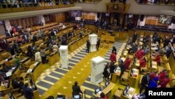 Le Parlement sud-africain prépare le vote de motion de défiance contre le président Zuma, à Cape Town, le 8 août 2017.