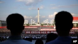 지난해 6월 북한 평양 김일성 광장에서 한국전 발발 66주년을 맞아 대규모 반미 군중대회가 열렸다. (자료사진)