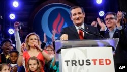 کروز در بین هواداران خود در ایالت تگزاس سخنرانی کرد