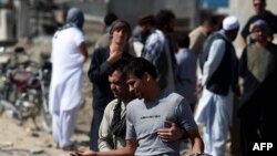 一名阿富汗男子在喀布尔遭塔利班袭击后搜寻亲人未果，失声痛哭。被炸地点接近美军特种部队驻扎的一处基地。(2015年8月8日)