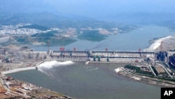 2003年6月3日长江中游三峡水库俯瞰