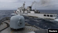 印尼巡逻艇遇到了在印尼北纳土纳专属经济区的中国海警船。（2020年1月11日）