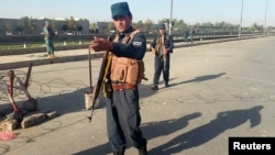 5일 아프가니스탄 수도 카불에서 경찰이 폭탄테러 현장 주변을 통제하고 있다. (자료사진)