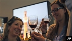 Resveratrol yang terdapat dalam minuman anggur merah berkhasiat menghambat proses penuaan dan penyakit, termasuk kanker dan jantung (foto: dok.).