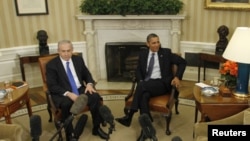 Shugaban Amurka Barack Obama da PM Isra'ila Benjamin Netanyahu a ofishin shugaban Amurka, ranar litinin.
