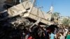 Palestinci traže žrtve na mjestu izraelskog napada na kuću u Khan Younisu, 21. oktobar 2023.