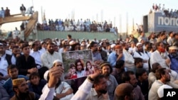 تظاهرات پشتون ها در پاکستان، پس از کشته شدن یک جوان از سوی پولیس آن کشور آغاز شد.