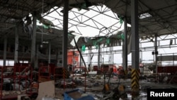 乌克兰哈尔科夫郊外的一家邮政配送中心2023年10月22日遭到俄罗斯导弹袭击。