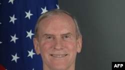 美国驻香港总领事杨苏棣在香港美国商会午宴上发表演讲