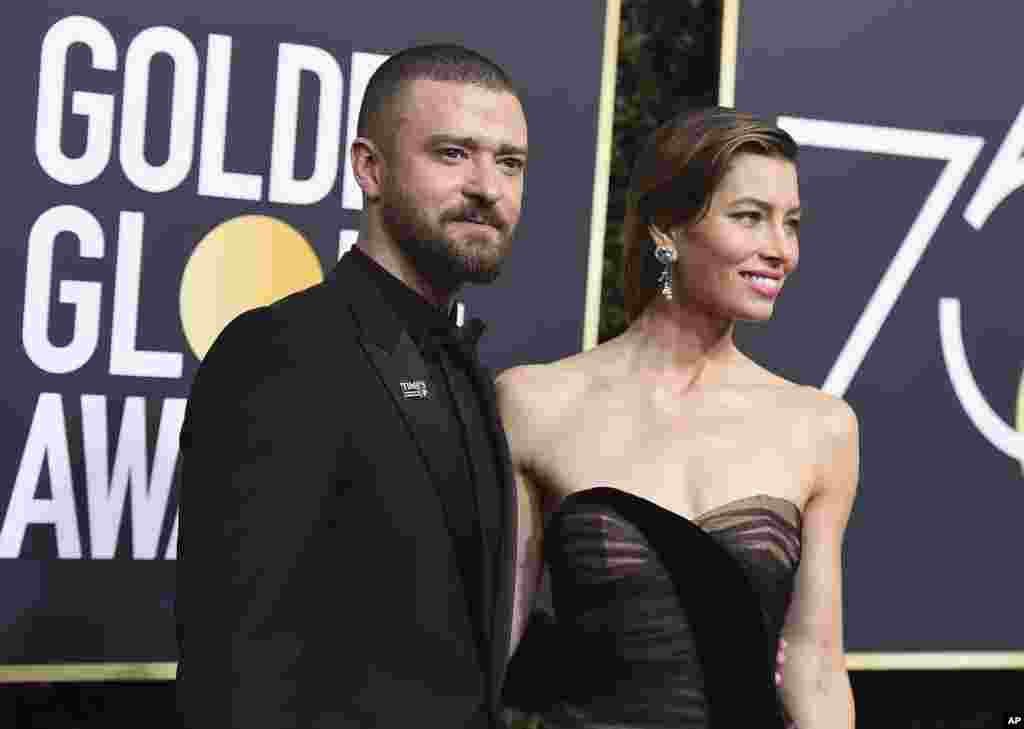 جاستین تیمبرلیک خواننده و بازیگر آمریکایی به همراه همسرش &laquo;جسیکا بیل&raquo; که برای سریال &laquo;گناهکار&raquo; نامزد بهترین بازیگر زن نقش مکمل در یک سریال شده است.