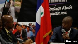 Prezidan ayisyen an Jovenel Moïse ansanm ka premye minis nome a, Jean-Michel, Lapin nan Palè Basyonal. 