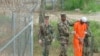 Tù nhân tại căn cứ Hải quân Mỹ ở Vịnh Guantanamo, Cuba.