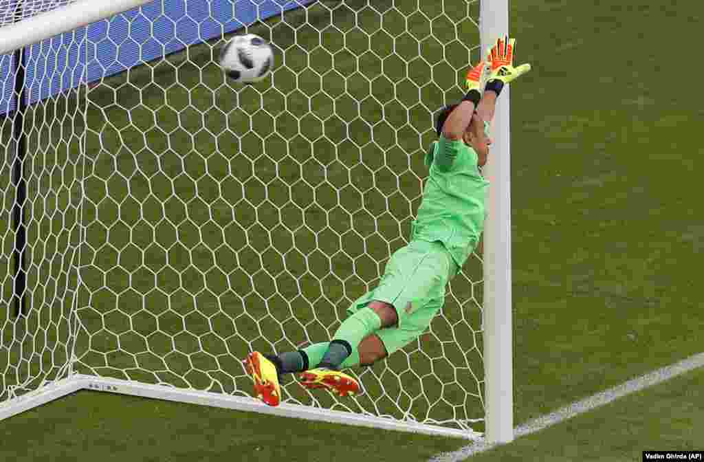 ሓላው ልዳት ኮስታ ሪካ ከይሎር ናቮስ ካብ ሰርብያዊ ኣለክሳንደር ኮላሮቭ ዝተቐልዐት ኩዕሶ ሸቶ እናተመዝገበቶ