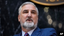 印第安纳州州长埃里克·霍尔科姆 （资料照片）