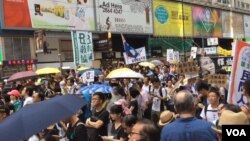 香港民众纷纷加入七一大游行