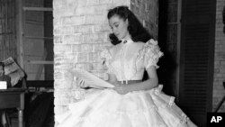 «ویوین لی» که در فیلم بر باد رفته ستاره بود. 