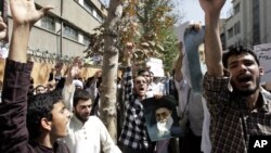 سالهاست تندرو های ایران با یک سخنرانی یا اشاره رهبر به خیابان ها می آیند. آیا ایران این روند را متوقف می کند؟