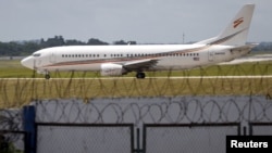 A charter airplane from the U.S. waits to depart on the runway of the Jose Marti International Airport in Havana, Sept. 18, 2015.