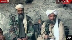 Ben Laden [à gauche] et son adjoint al-Zawahri, dans une photo prise en 2001
