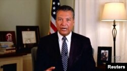 آلکس پدیا، وزیر امور داخلی ایالت کالیفرنیا، در یک سخنرانی ویدیویی در مجمع ملی حزب دموکرات در سال ۲۰۲۰. آرشیو، ۲۰ اوت ۲۰۲۰