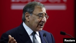 Menhan AS Leon Panetta berbicara tentang tujuan kerjasama Amerika dalam pidato di Kings College, London Jumat (18/1).