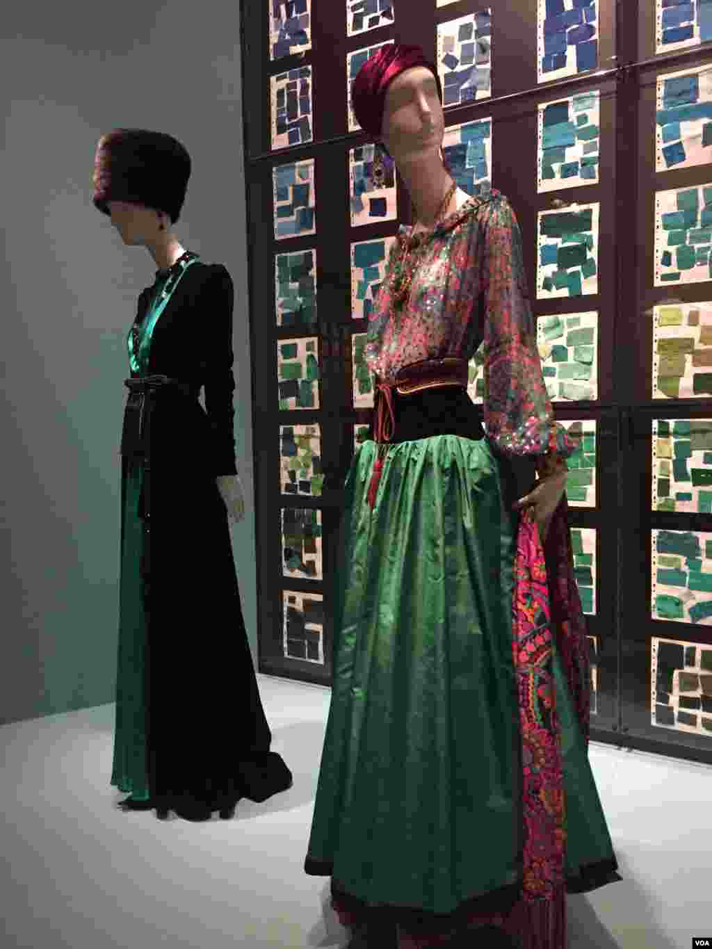 نمایشگاه تاریخچه ایو سن لوران طراح مد فرانسوی