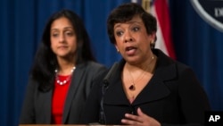 9일 로레타 린치 미국 법무장관이 노스캐롤라이나 주의 '화장실법'과 관련해 기자회견을 하고 있다.