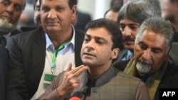 د وزیراعلا په توګه دحمزه شهباز دټاکل کیدو پرضد پاکستان تحریک انصاف ګوند اؤ مسلم لیګ(ق) پخپلو خواستونو کې دعدالت نه غوښتنه کړې ده چې باید دحمزه شهباز ټاکنه ناچله یا کالعدم وګرځوي