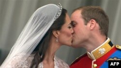 Londra përjeton një ceremoni madhështore të martesës mbretërore