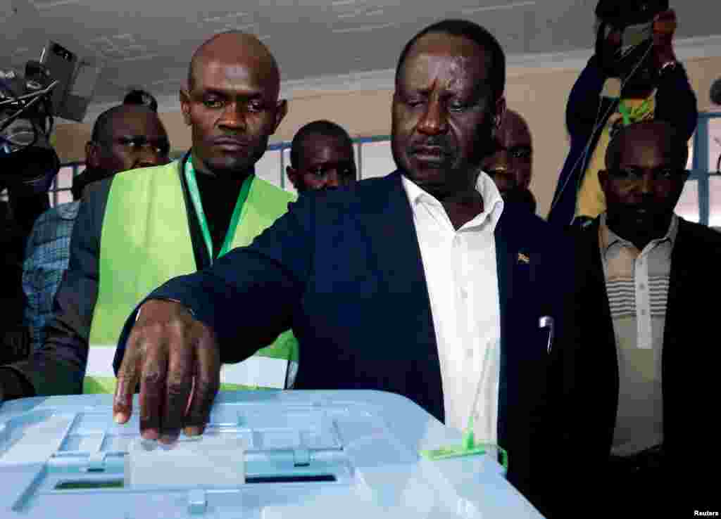 Kenyan opposition leader Raila Odinga, the presidential candidate of the National Super Alliance (NASA) coalition, casts his vote during the presidential election at Kibera primary school, outside the Kibera slums of Nairobi, Kenya, Aug. 8, 2017.