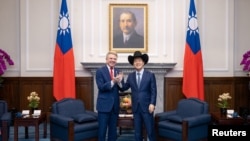 美国国会众议院外交委员会主席、共和党籍的麦克·麦考尔（Michael McCaul）率团访台，2024年5月27日与台湾新任总统赖清德会谈。（台湾总统府照片）