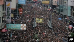 数以万计的民众6月16日星期天走上街头抗议香港政府的反送中条列