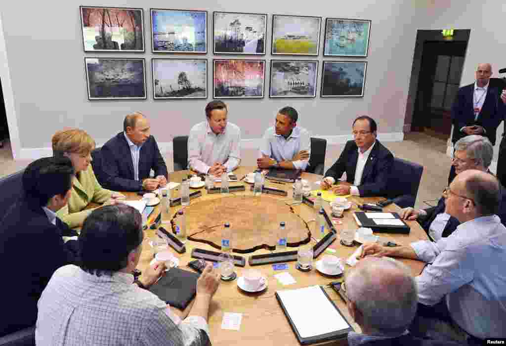 Para pemimpin G8 bertemu di resor golf Lough Erne di Enniskillen, Irlandia Utara (18/6). (Reuters/Jewel Samad)