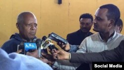 Dr. Mararaa Guddinaa hidhaadha akkuma bahaniin yeroo gaazexessoonni dubbisan