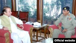  د وزيراعظم خطاب نه پس کانفرنس ته د استخباراتي ادارې آي ايس آي مشر ليفټينټ جنرل ظهير الاسلام د ترهه گرۍ اؤ امن اؤ امان په هکله بريفنګ ورکړو اؤ د پوځ سرلښکر جنرال اشفاق پرويز کياني کانفرنس کښې موجود سياسي مشران د ترهه گرۍ پرضد جنگ کې د پاکستان د کردار په اړه اعتماد کې اغستي دي