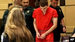 Nikolas Cruz au tribunal, le 19 février 2018, à Fort Lauderdale, en Floride.