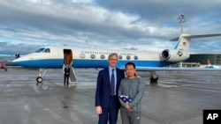 آقای وانگ چند سال در ایران زندانی بود و آذرماه ۱۳۹۸ از زندان آزاد شد. 